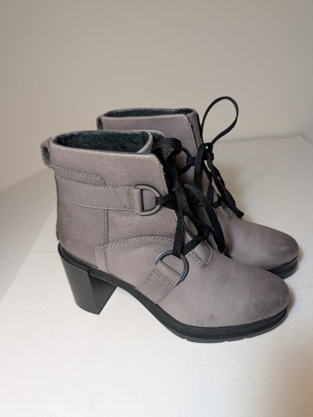 Sorel Margo Distressed Leather Lace Up Booties Sz 8.5 Grey